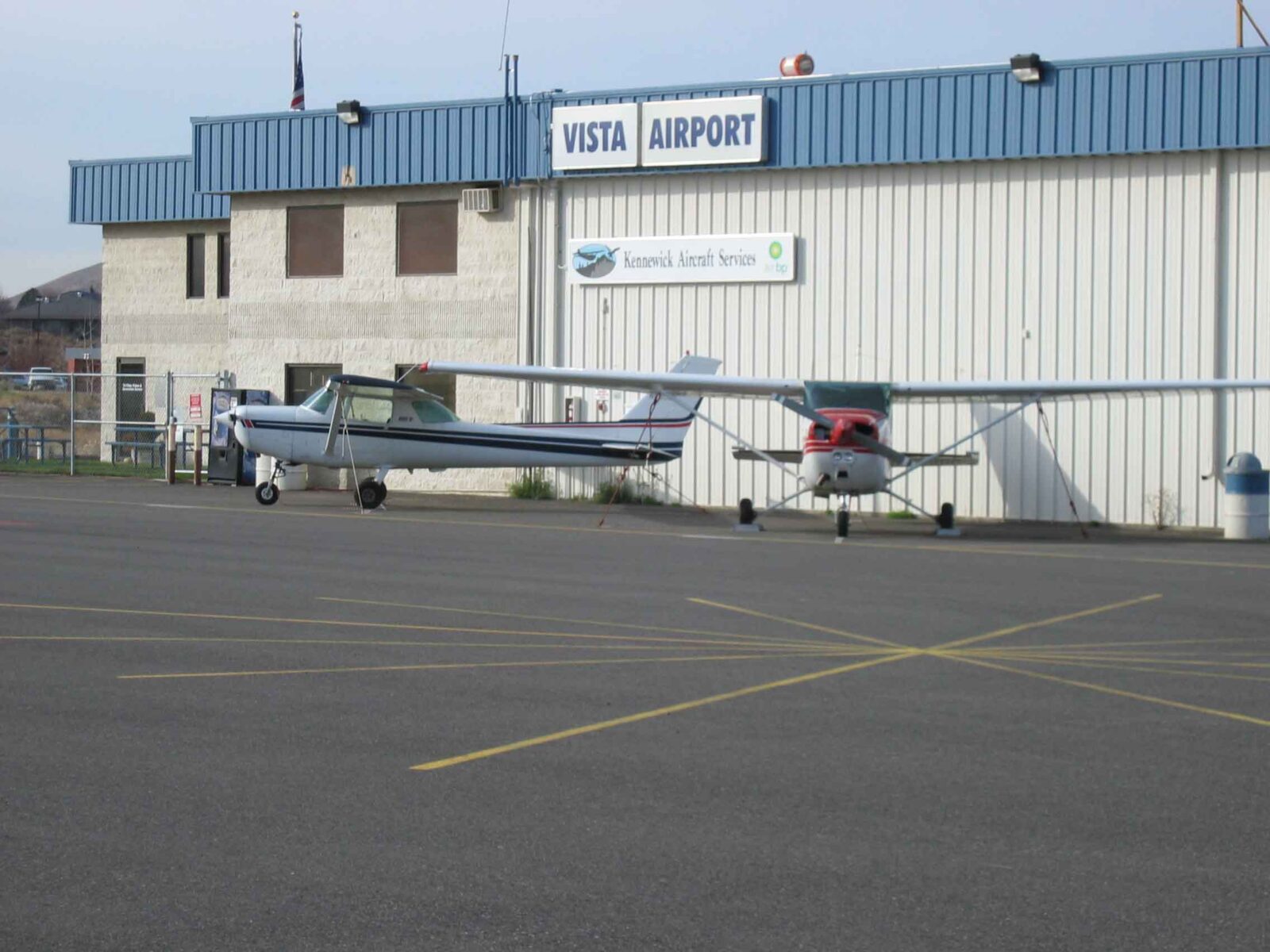 Vista Field Entry Building 1991 Vista Field in 1991 when the Port acquired the airport from City of Kennewick.
