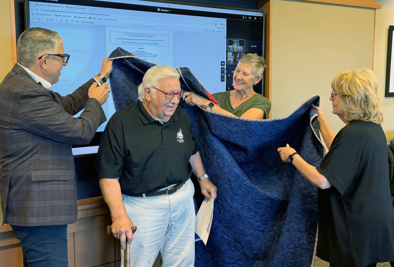 Sandy’s Quilts of Valor® and Veterans of Foreign Wars Post #5785 awarding Port of Kennewick Commissioner Skip Novakovich a Quilt of Valor® during the port’s September 22 commission meeting.